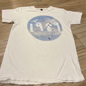 Official Taylor Swift 1989 shirt